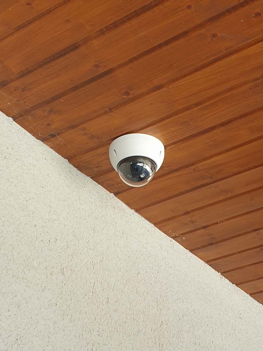 Pose de vidéosurveillance à Les Cabanes